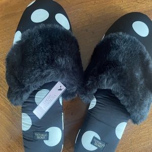 Victoria’s Secret NWT bedroom slippers with satin drawstring bag